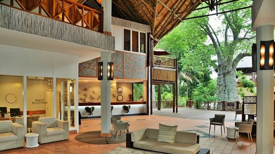 Cresta Mowana Safari Resort & Spa Exterior