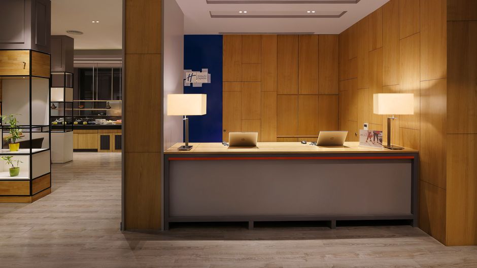 Holiday Inn Express Nashik Indira Nagar Lobby