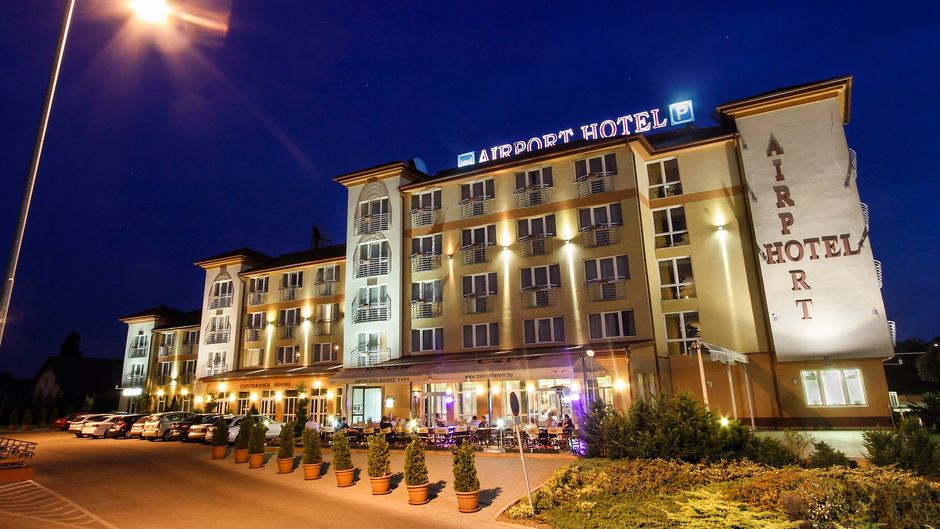 Airport Hotel Budapest Exterior