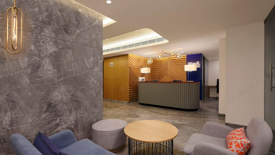 Holiday Inn Express Prahlad Nagar Lobby