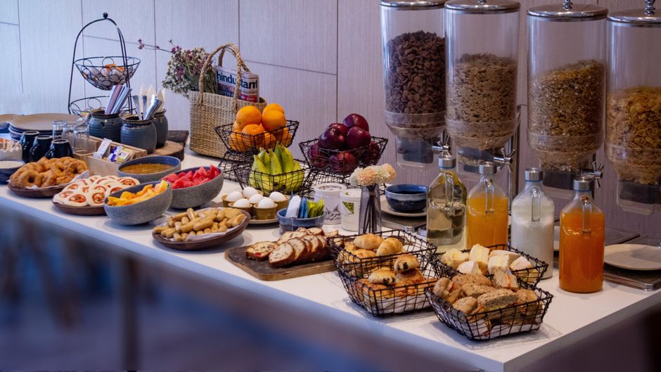 Holiday Inn Express Prahlad Nagar Restaurant