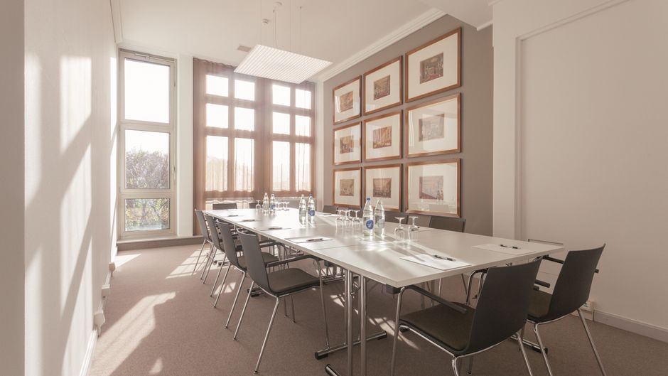 EMA house-The Zurich All Suite Hotel Meeting