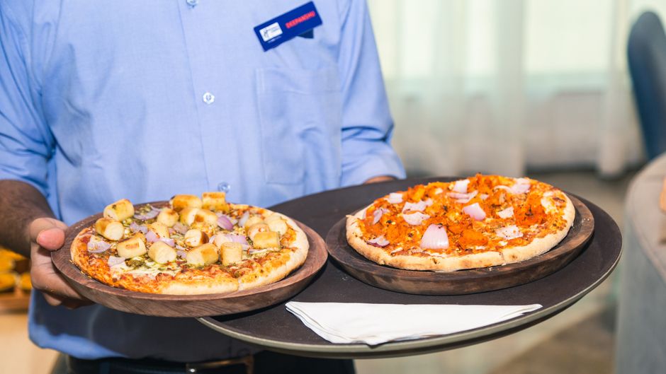 Holiday Inn Express Pune Pimpri Restaurant
