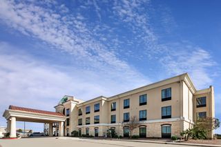 Holiday Inn Express Hotel & Suites