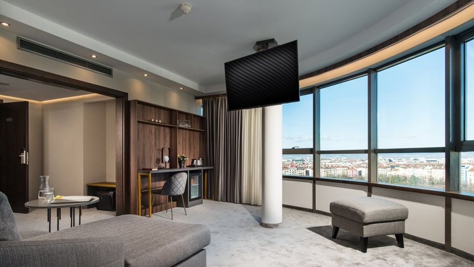 Rosslyn Central Park Hotel Suite