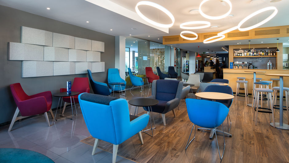 Holiday Inn Express Lisbon Airport Lobby