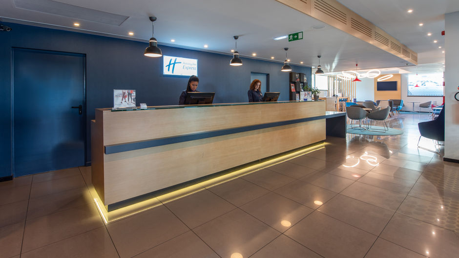 Holiday Inn Express Lisbon Airport Lobby