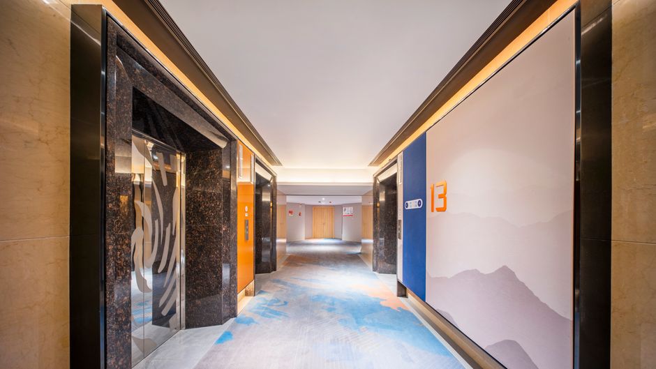 Holiday Inn Express Westlake East Lobby