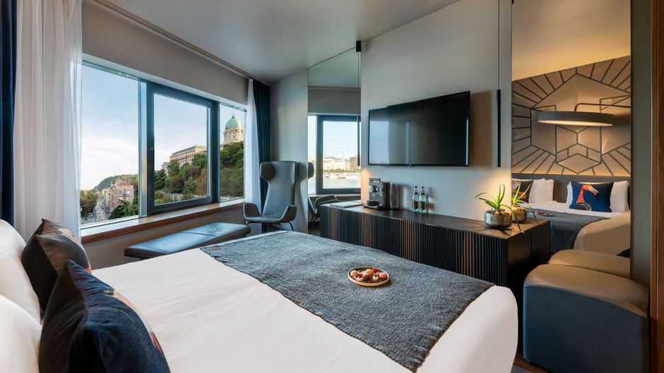 Hotel Clark Room