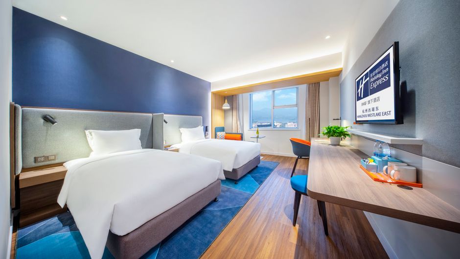 Holiday Inn Express Westlake East Room