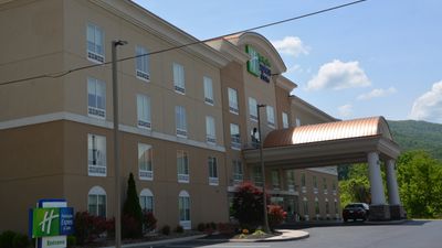 Holiday Inn Express Suites Caryville