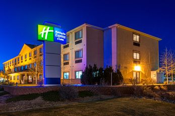 Holiday Inn Express Hotel & Suites