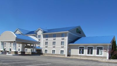 Holiday Inn Express & Suites Cadillac