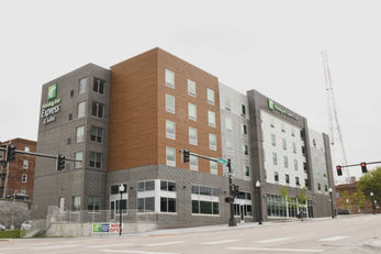 Holiday Inn Express & Suites Downtown