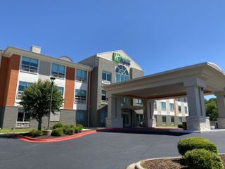 Holiday Inn Express & Suites