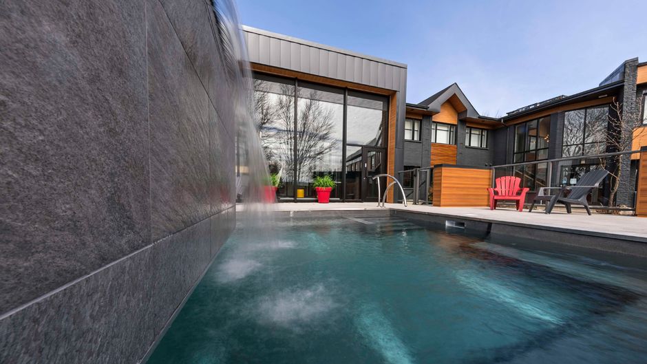 Hotel & Suites Normandin Lev Pool
