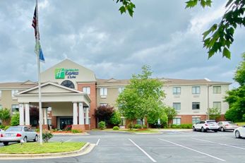 Holiday Inn Express & Suites Reedsvile