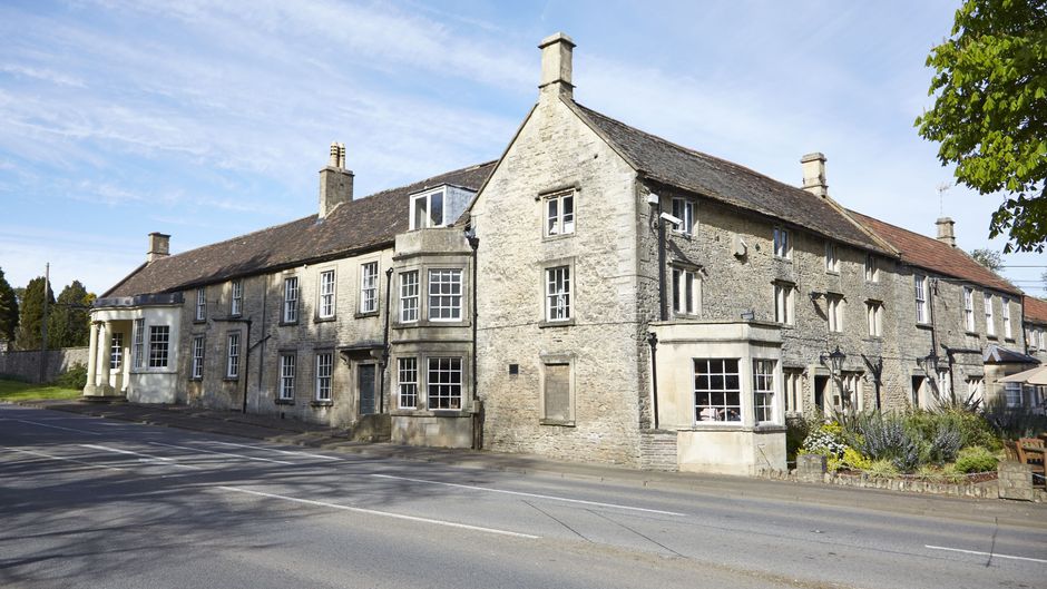 Cross Hands Hotel Exterior