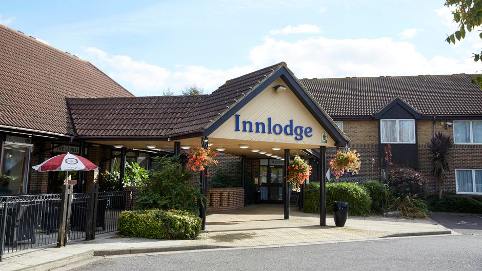 Farmhouse Innlodge Hotel Exterior