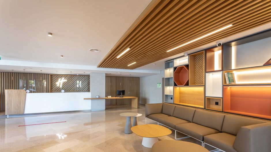 Holiday Inn Lisbon Lobby