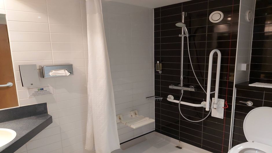 Holiday Inn Express Leeds East Room
