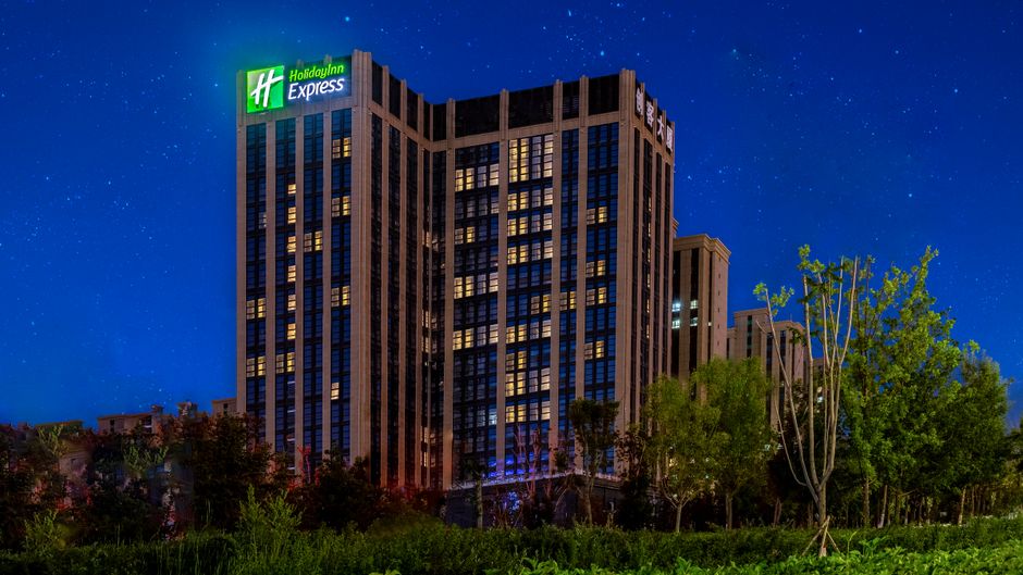 Holiday Inn Express Urumqi Station Exterior