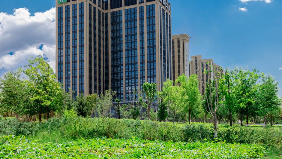 Holiday Inn Express Urumqi Station Exterior
