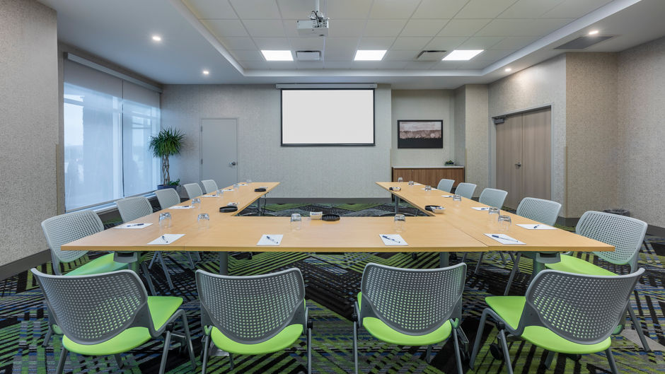 Holiday Inn Express & Suites Moncton Meeting