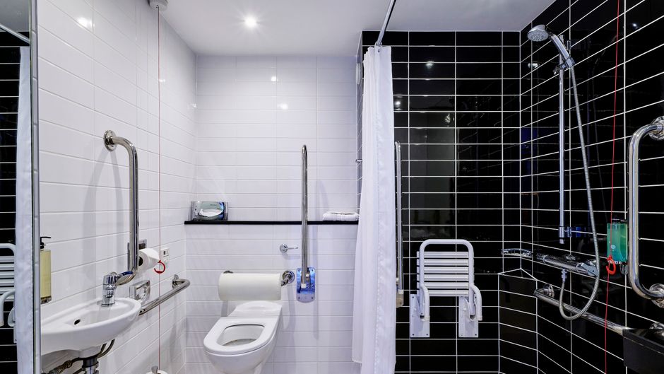 Holiday Inn Express-MEN Arena Room
