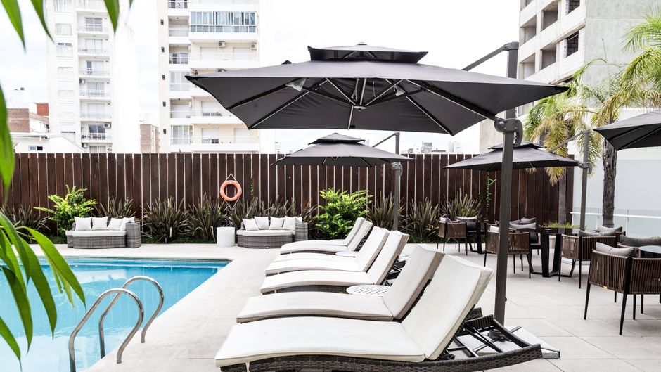 Holiday Inn Rosario Pool