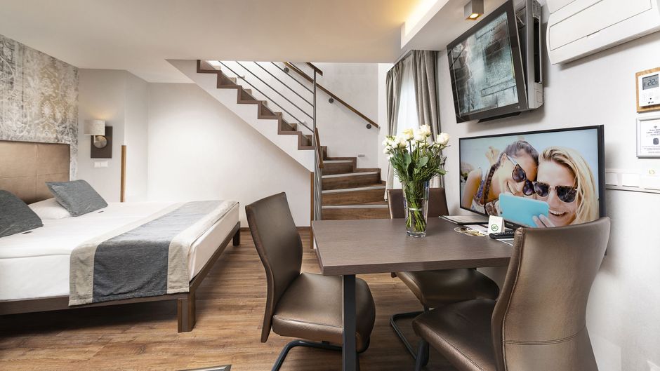 Opera Garden Hotel & Apartments Suite
