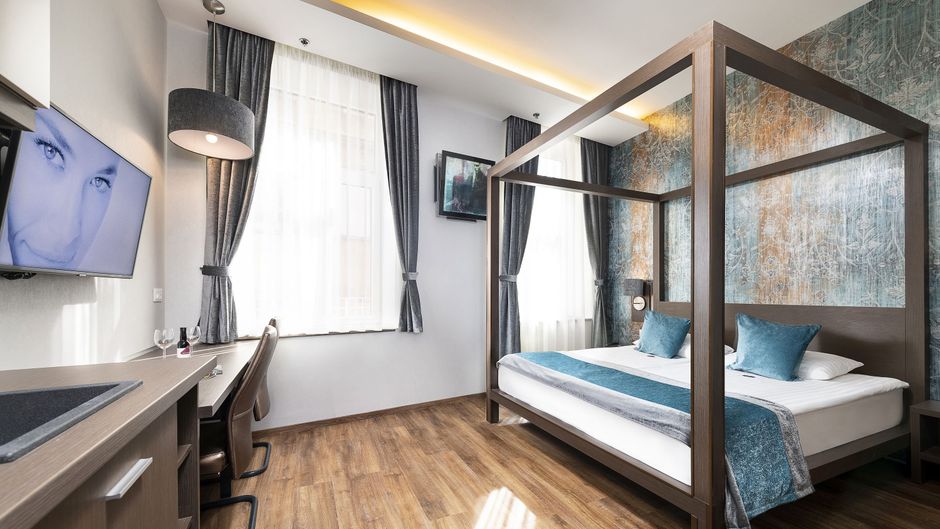 Opera Garden Hotel & Apartments Room
