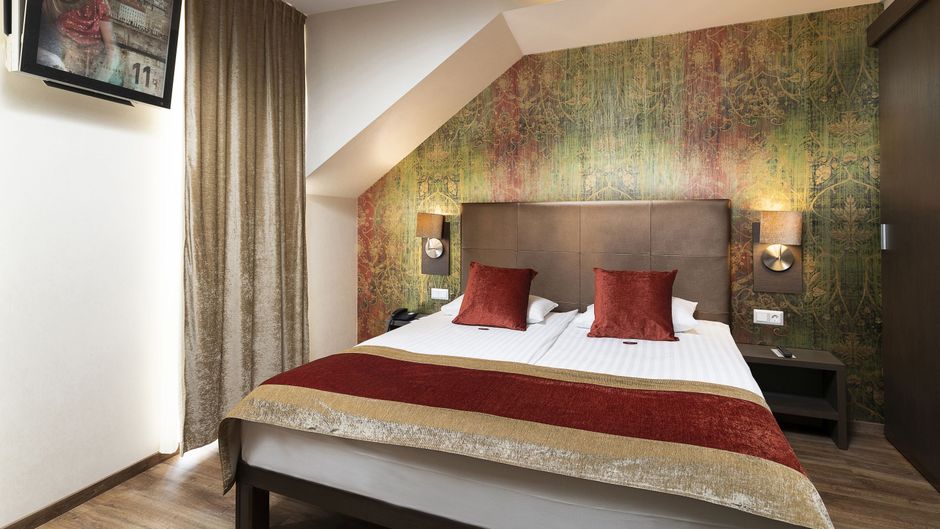 Opera Garden Hotel & Apartments Room