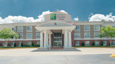 Holiday Inn Express Hotel & Suites
