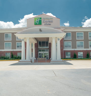 Holiday Inn Express Hotel & Suites