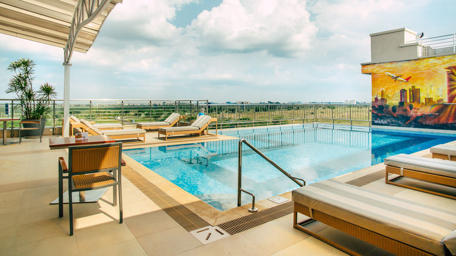 Crowne Plaza Airport Pool