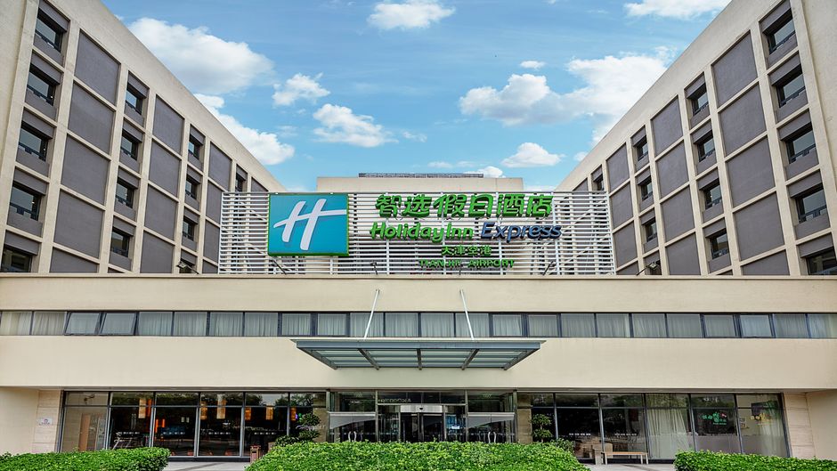 Holiday Inn Express Tianjin Airport Exterior