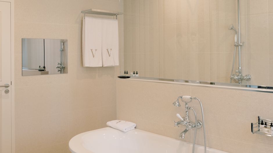 Le Vallon de Valrugues and Spa Room