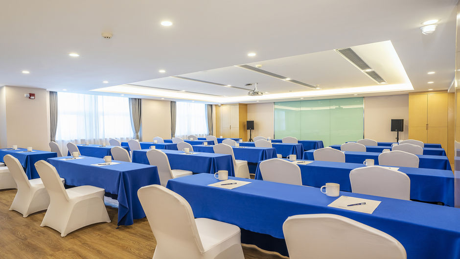 Holiday Inn Express Urumqi Station Meeting