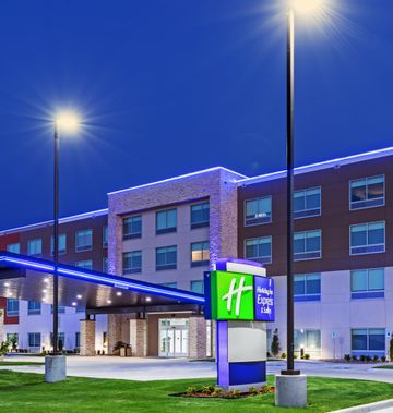 Holiday Inn Express & Suites Parsons