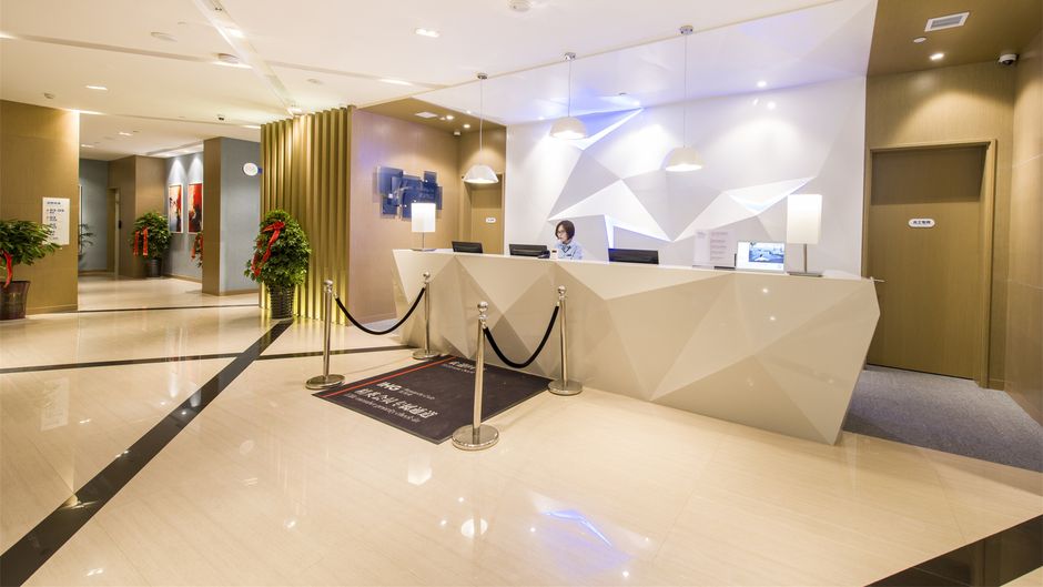 Holiday Inn Express Chengde Downtown Lobby