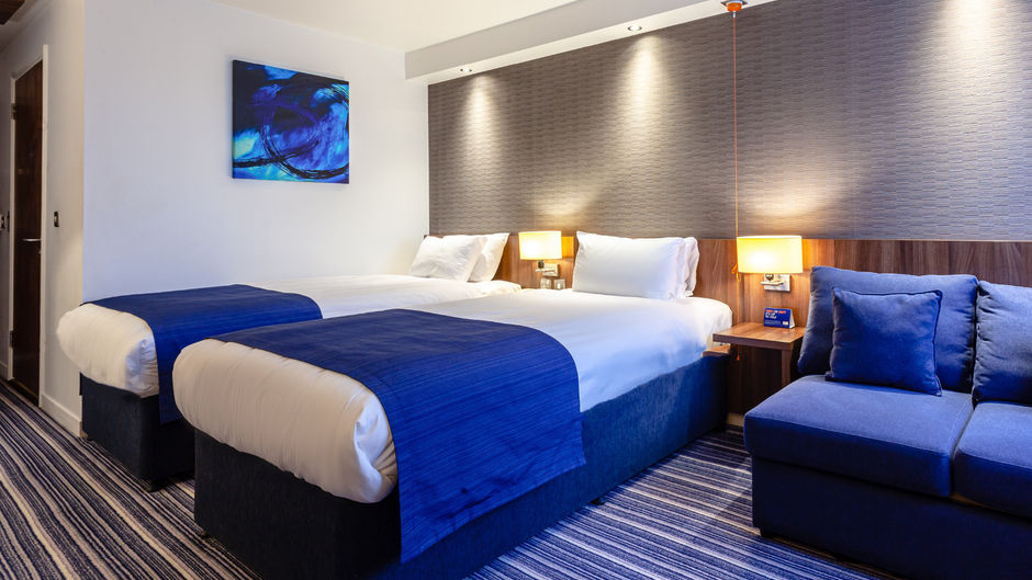 Holiday Inn Express Edinburgh Airport Room