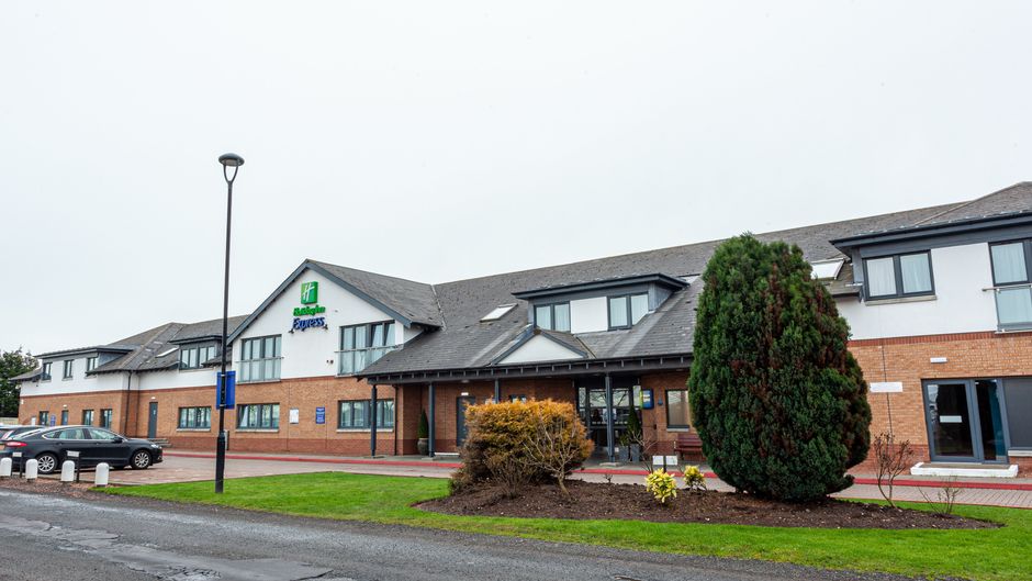 Holiday Inn Express Edinburgh Airport Exterior