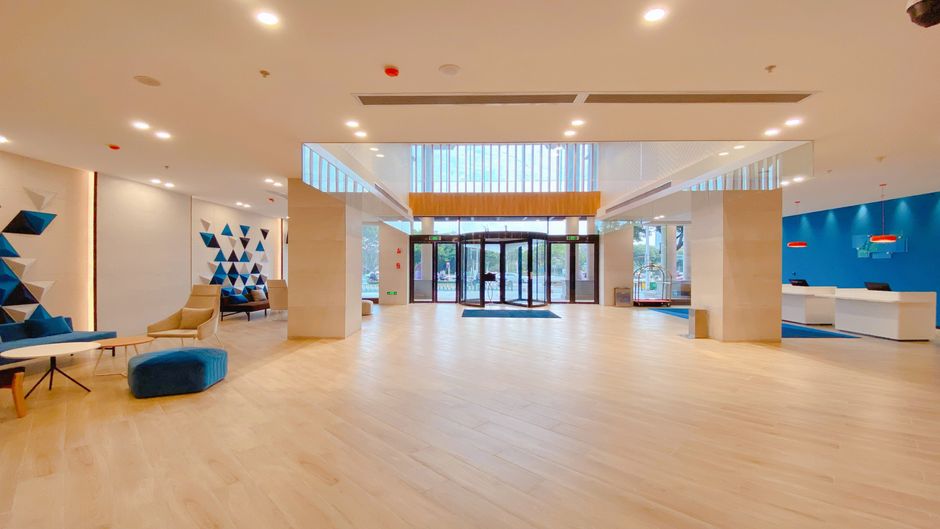 Holiday Inn Express City Center Lobby
