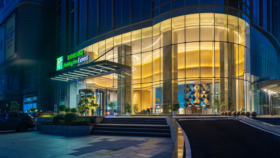 Holiday Inn Express Financial Center Exterior