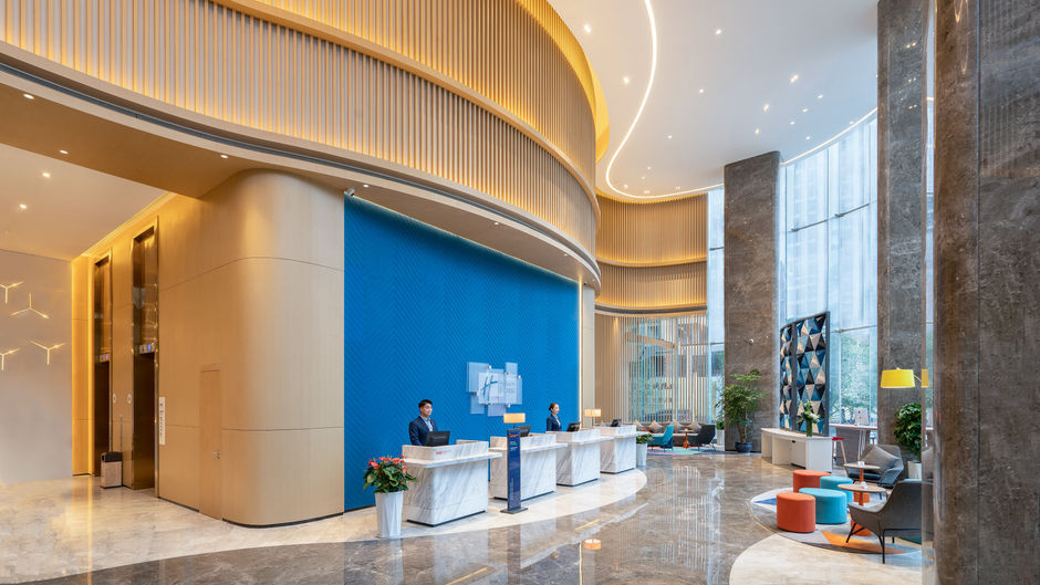 Holiday Inn Express Financial Center Lobby