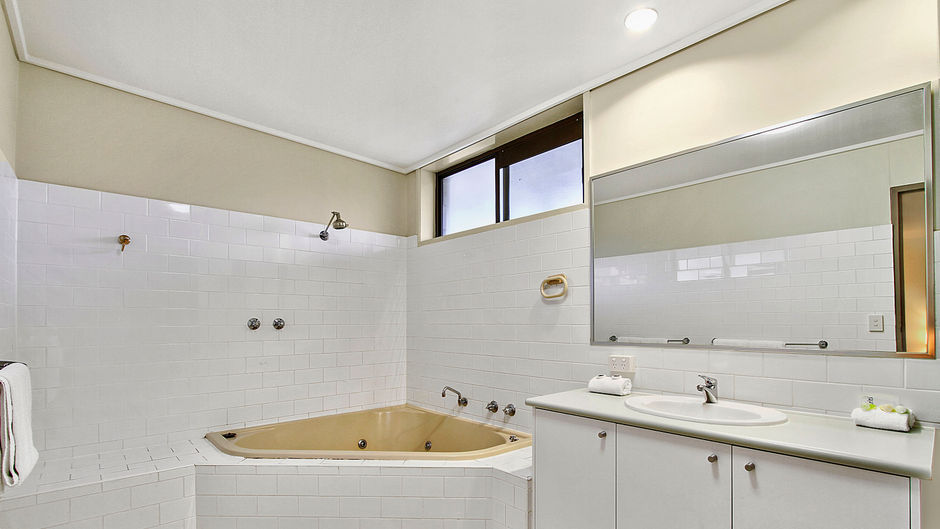 Knox International Hotel Room