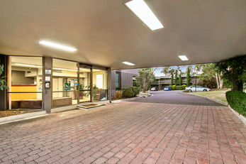 Knox International Hotel