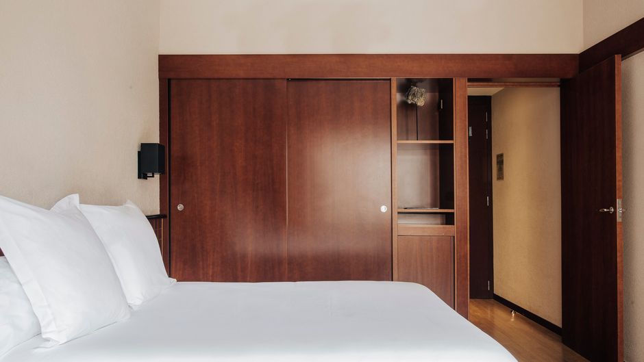 Derby Hotel Room