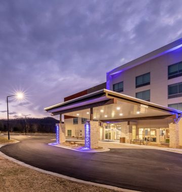 Holiday Inn Express & Suites Marion